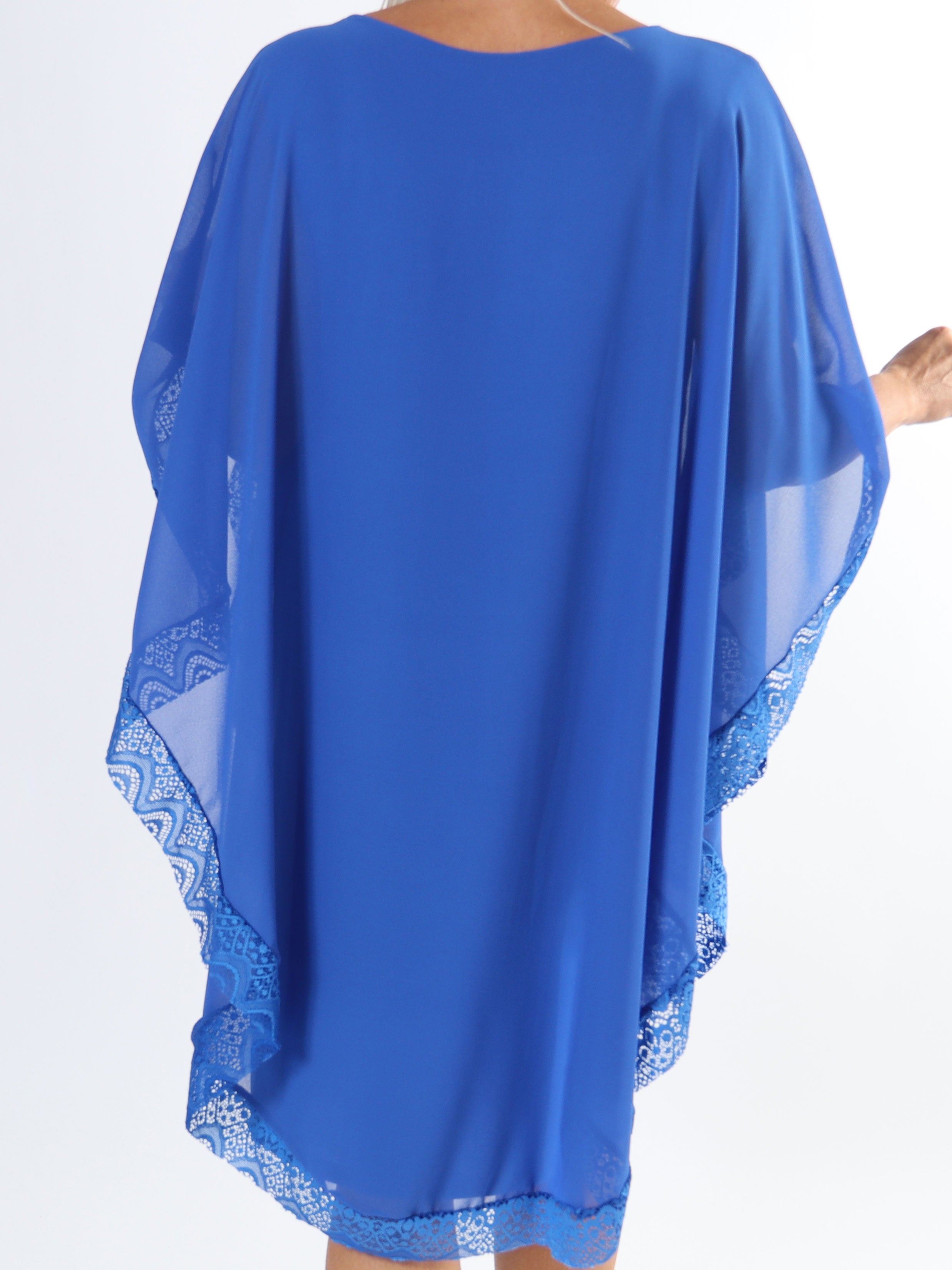 Kenya Edge - Plus size tunikaklänning med chiffonglager och spetskant